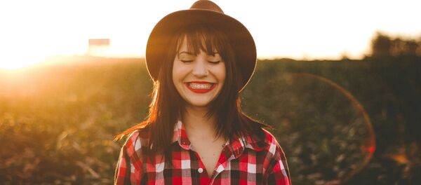 Una joven - Sputnik Mundo