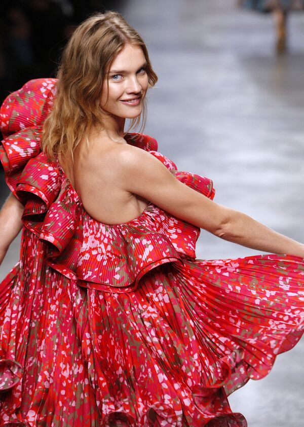 Natalia Vodiánova, la cenicienta rusa que deslumbra al mundo - Sputnik Mundo