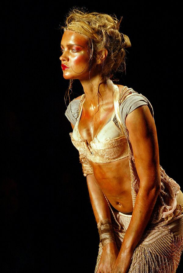 Natalia Vodiánova, la cenicienta rusa que deslumbra al mundo - Sputnik Mundo