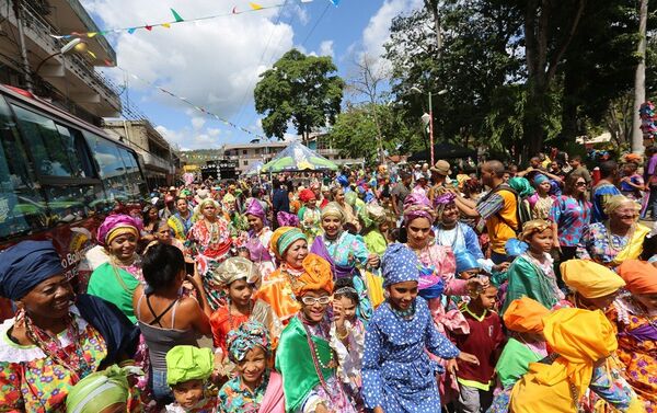 Pobladores de El Callao celebran el carnaval - Sputnik Mundo