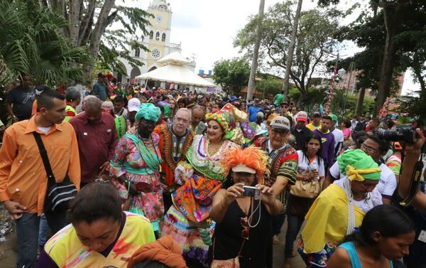 Pobladores de El Callao celebran el carnaval - Sputnik Mundo