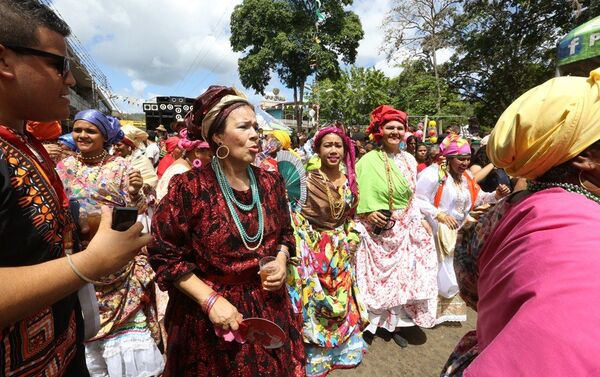 Pobladores de El Callao celebran el carnaval - Sputnik Mundo