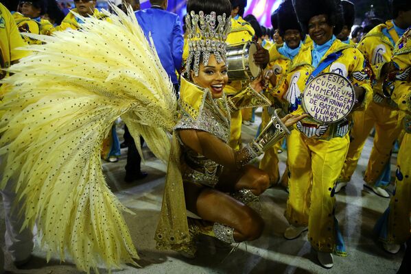 Los colores y el brillo en el carnaval de Río de Janeiro - Sputnik Mundo