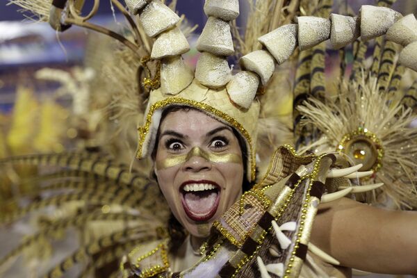 Los colores y el brillo en el carnaval de Río de Janeiro - Sputnik Mundo