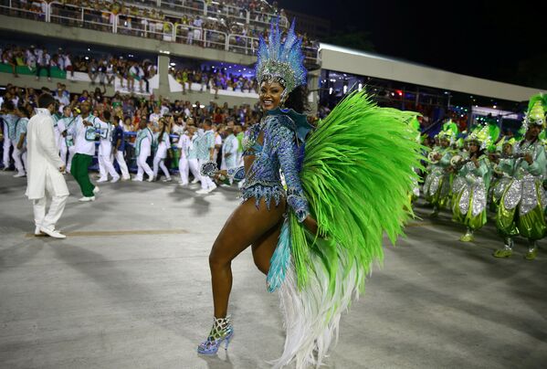 Los colores y el brillo en el carnaval de Río de Janeiro - Sputnik Mundo