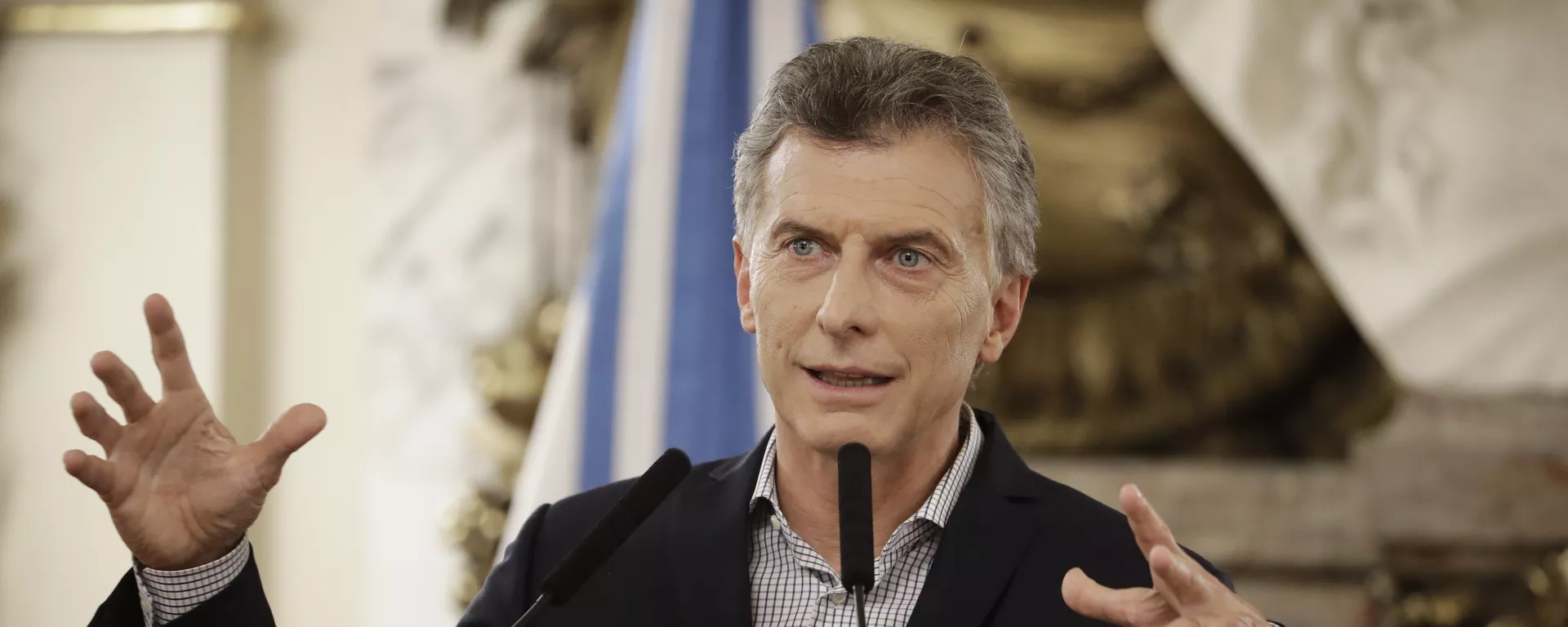 Argentine President Mauricio Macri talks during a news conference at the government house in Buenos Aires, Argentina - Sputnik Mundo, 1920, 28.10.2021