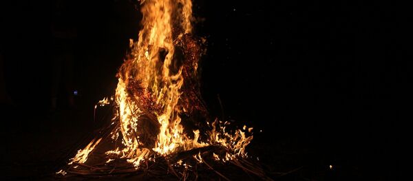 Una hoguera - Sputnik Mundo