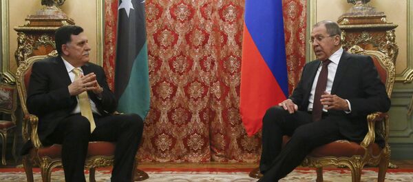 Fayez al Sarraj, jefe del Gobierno libio de unidad nacional y Serguéi Lavrov, ministro ruso de Exteriores - Sputnik Mundo