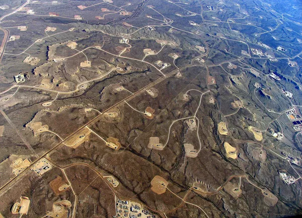 Según estimaciones de la Agencia de Protección del Medio Ambiente de EEUU (USEPA), entre 25.000 y 30.000 nuevos pozos de fracturación hidráulica han sido abiertos en EEUU solo entre los años 2011 y 2014. Según estimaciones de la Agencia de Protección del Medio Ambiente de EEUU (USEPA), entre 25.000 y 30.000 nuevos pozos de fracturación hidráulica han sido abiertos en EEUU solo entre los años 2011 y 2014. - Sputnik Mundo