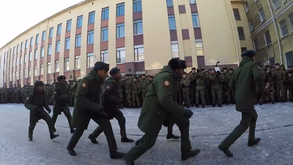 Cadetes angolanos marchan en San Petersburgo - Sputnik Mundo