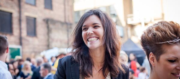 Mujer feliz - Sputnik Mundo