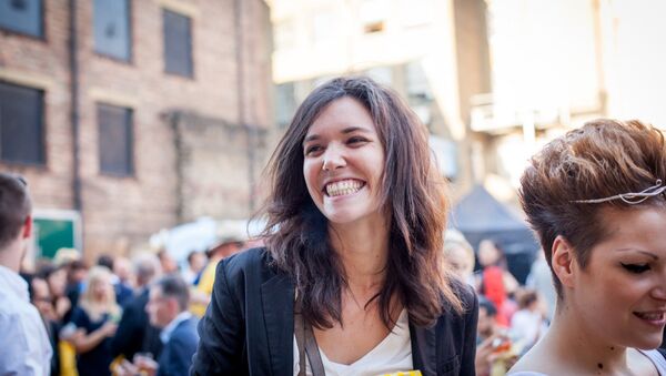 Mujer feliz - Sputnik Mundo