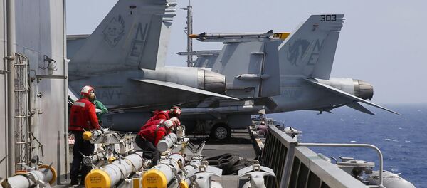 U.S. Navy crewmen - Sputnik Mundo