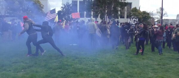 ’Combate sin guantes’: enfrentamientos entre opositores y partidarios de Trump - Sputnik Mundo