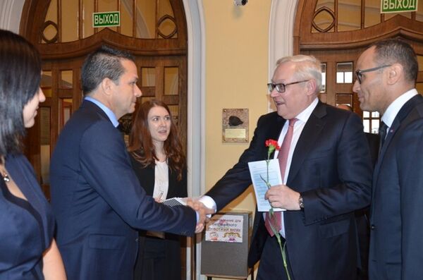 El viceministro de Relaciones Exteriores de Rusia, Serguei Riabkov, con los representantes diplomáticos de Venezuela en Rusia - Sputnik Mundo