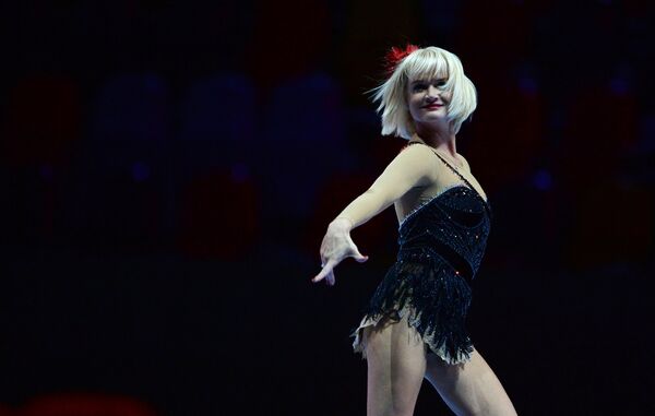 Además de su carrera deportiva, militar y política, en 2002 debutó como actriz en la obra de teatro 'Venus', basada en las piezas del escritor estadounidense Henry Miller. - Sputnik Mundo