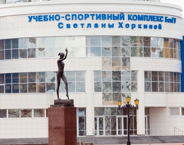 En 2007, las autoridades de la ciudad natal de Jórkina construyeron una estatua en honor a la gimnasta frente al centro deportivo de la Universidad Estatal de Bélgorod. - Sputnik Mundo