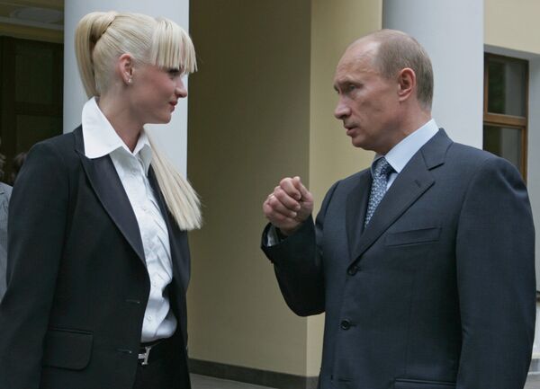 Svetlana Jórkina y el presidente de Rusia, Vladímir Putin. - Sputnik Mundo