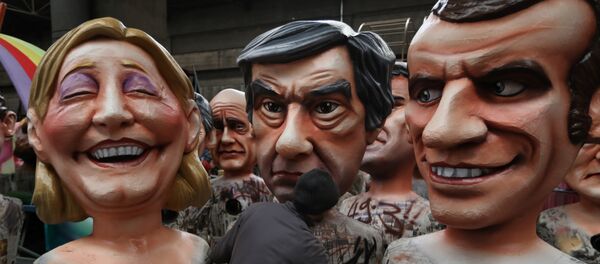 Figuras de los candidatos presidenciales de Francia: Marine Le Pen, François Fillon y Emmanuel Macron - Sputnik Mundo