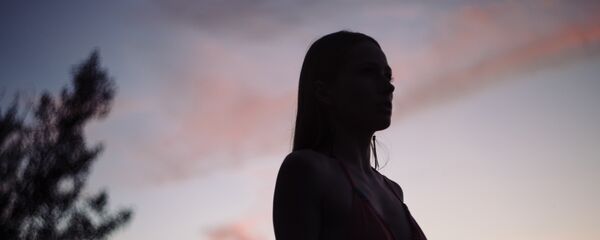 Silueta de una chica (imagen referencial) - Sputnik Mundo