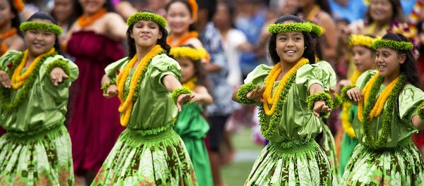 Mujeres bailan en Hawái - Sputnik Mundo
