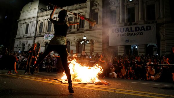Manifestación de mujeres en Montevideo - Sputnik Mundo