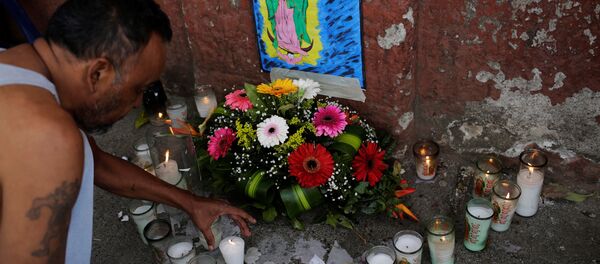 Homenaje a las víctimas del incendio - Sputnik Mundo