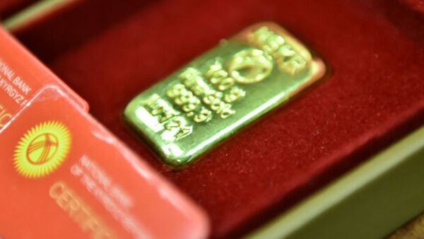 Barra de oro del Banco Nacional de Kirguistán (archivo) - Sputnik Mundo