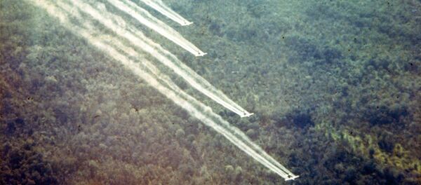 A defoliant run during the Vietnam War, part of Operation Ranch Hand - Sputnik Mundo