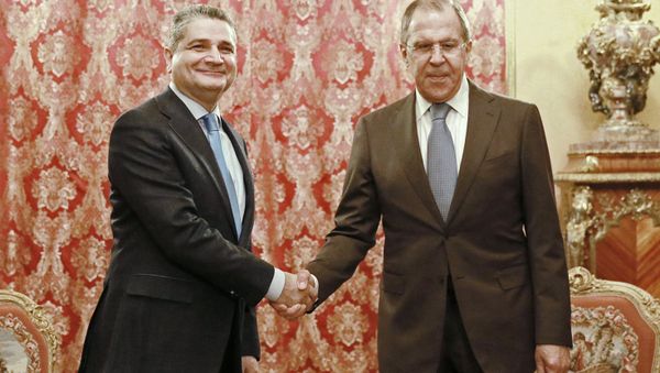 Ministro de Exteriores ruso, Serguéi Lavrov, con presidente de la Mesa Directiva de la Comisión Económica Eurasiática, Tigrán Sarkisián Ministro de Exteriores ruso, Serguéi Lavrov, con presidente de la Mesa Directiva de la Comisión Económica Eurasiática, Tigrán Sarkisián - Sputnik Mundo