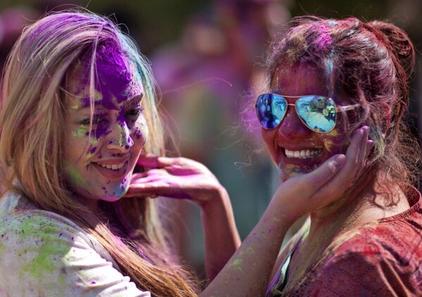 Holi, los espectaculares colores del festival hinduista de primavera - Sputnik Mundo