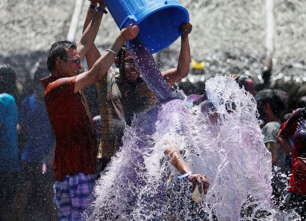 Holi, los espectaculares colores del festival hinduista de primavera - Sputnik Mundo