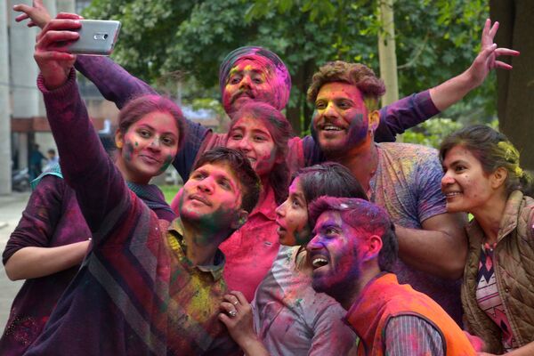 Holi, los espectaculares colores del festival hinduista de primavera - Sputnik Mundo