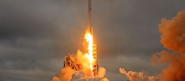 Lanzamiento del cohete Falcon 9 (archivo) Lanzamiento del cohete Falcon 9 (archivo) - Sputnik Mundo