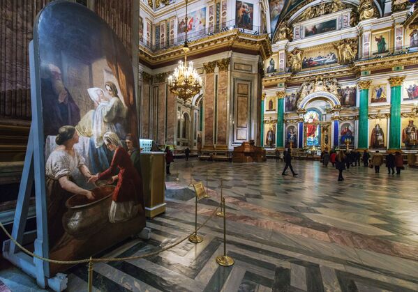 El suntuoso interior de la catedral de San Isaac de San Petersburgo - Sputnik Mundo