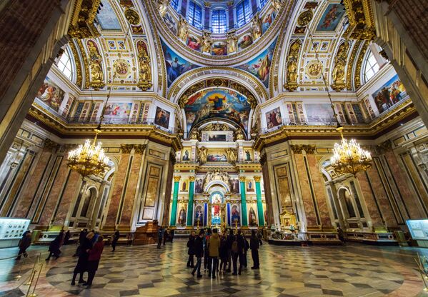 El suntuoso interior de la catedral de San Isaac de San Petersburgo - Sputnik Mundo