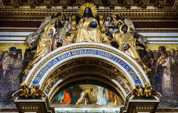 El suntuoso interior de la catedral de San Isaac de San Petersburgo - Sputnik Mundo