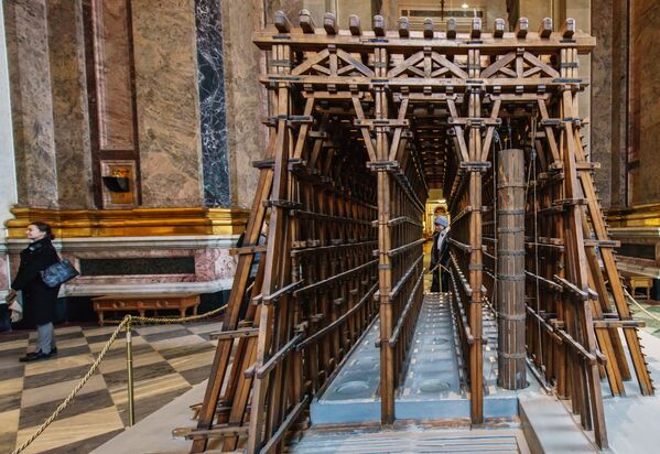 El suntuoso interior de la catedral de San Isaac de San Petersburgo - Sputnik Mundo
