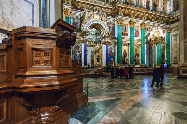 El suntuoso interior de la catedral de San Isaac de San Petersburgo - Sputnik Mundo
