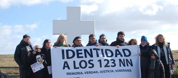 La comitiva argentina en el Cementerio de Darwin - Sputnik Mundo