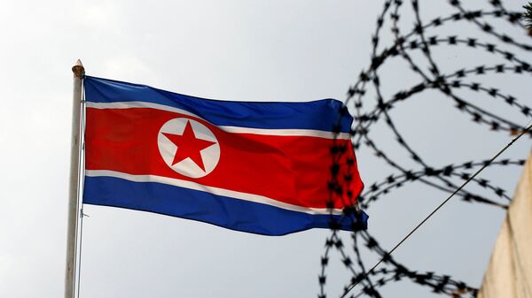 The North Korea flag flutters next to concertina wire at the North Korean embassy in Kuala Lumpur, Malaysia March 9, 2017 - Sputnik Mundo