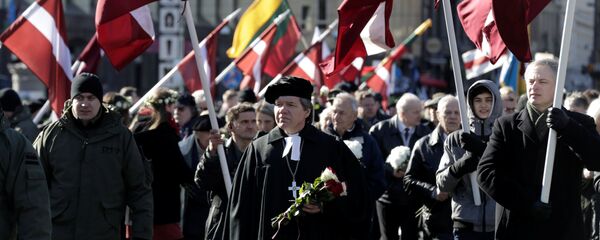 Veteranos de la organización nazi Waffen-SS marchan en Letonia - Sputnik Mundo