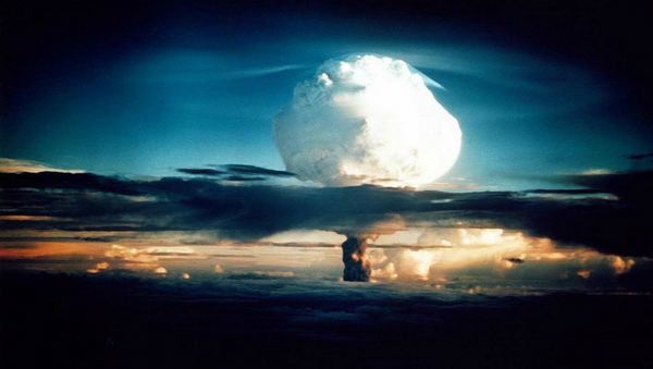 Una explosión nuclear (imagen referencial) - Sputnik Mundo