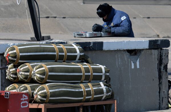 Un MiG-31 se prepara para despegar durante los ejercicios aéreos tácticos conjuntos en la región de Primorie. - Sputnik Mundo