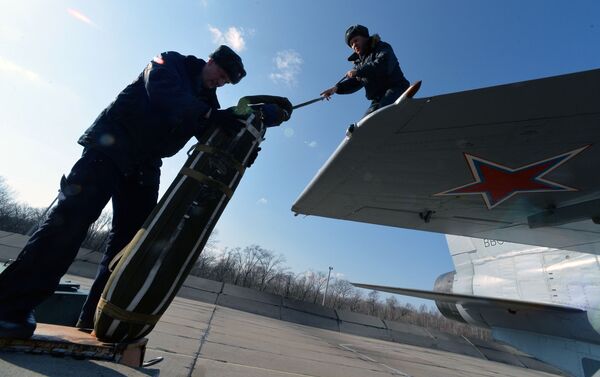 Un MiG-31 se prepara para despegar durante los ejercicios aéreos tácticos conjuntos en la región de Primorie. - Sputnik Mundo