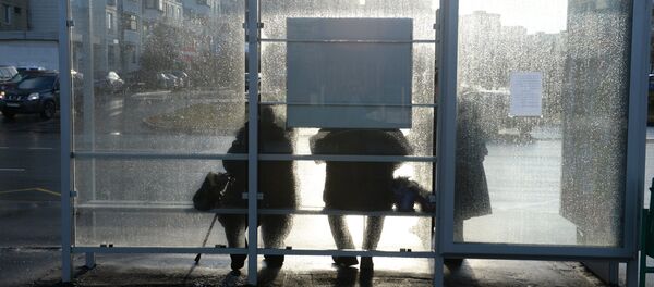 Una parada de autobuses - Sputnik Mundo