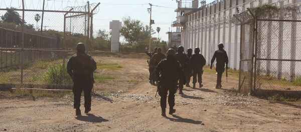 La policía mexicana entra a la prisión de donde se fugaron los jefes del Cartel de Sinaloa - Sputnik Mundo