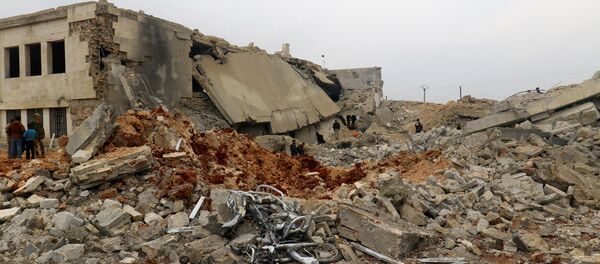 Lugar del bombardeo en Alepo - Sputnik Mundo