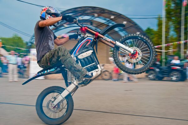 La motocicleta eléctrica Deller Sport en plena aceleración - Sputnik Mundo