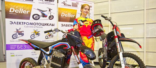 Las motocicletas Deller Sport y Sport Young en una feria de los motoristas - Sputnik Mundo